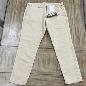 GAP Men's Khaki Chino Pants
